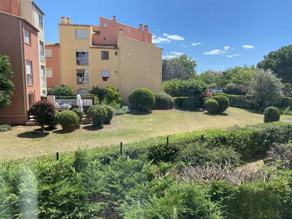 Studio 16 Le Cap D'Agde Avec Parking Prive Proche Du Centre Екстериор снимка