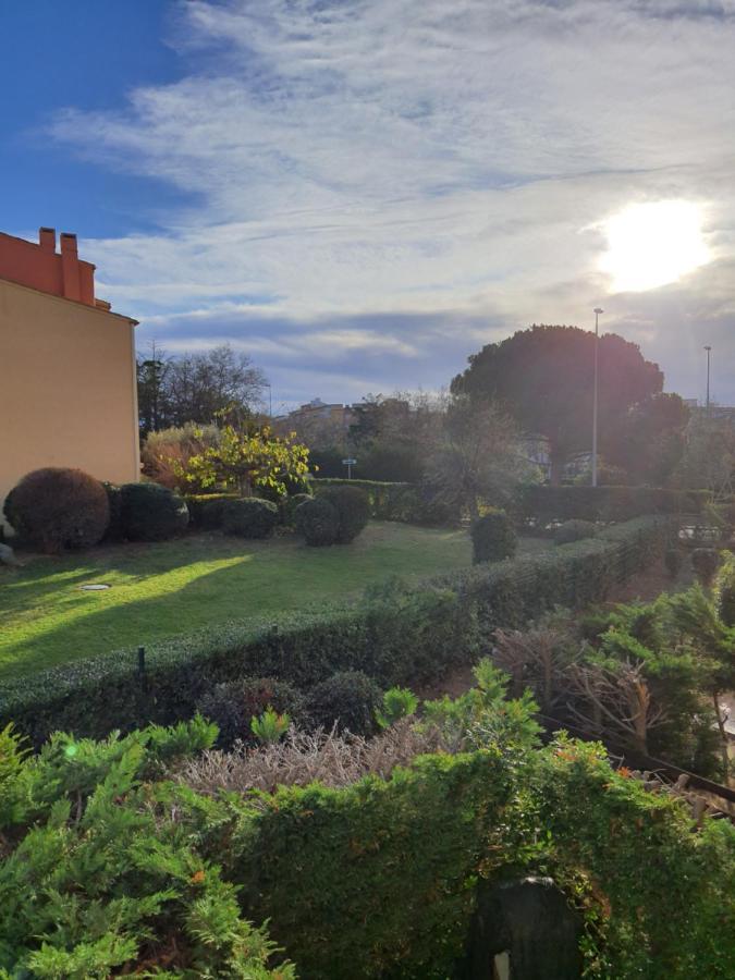 Studio 16 Le Cap D'Agde Avec Parking Prive Proche Du Centre Екстериор снимка